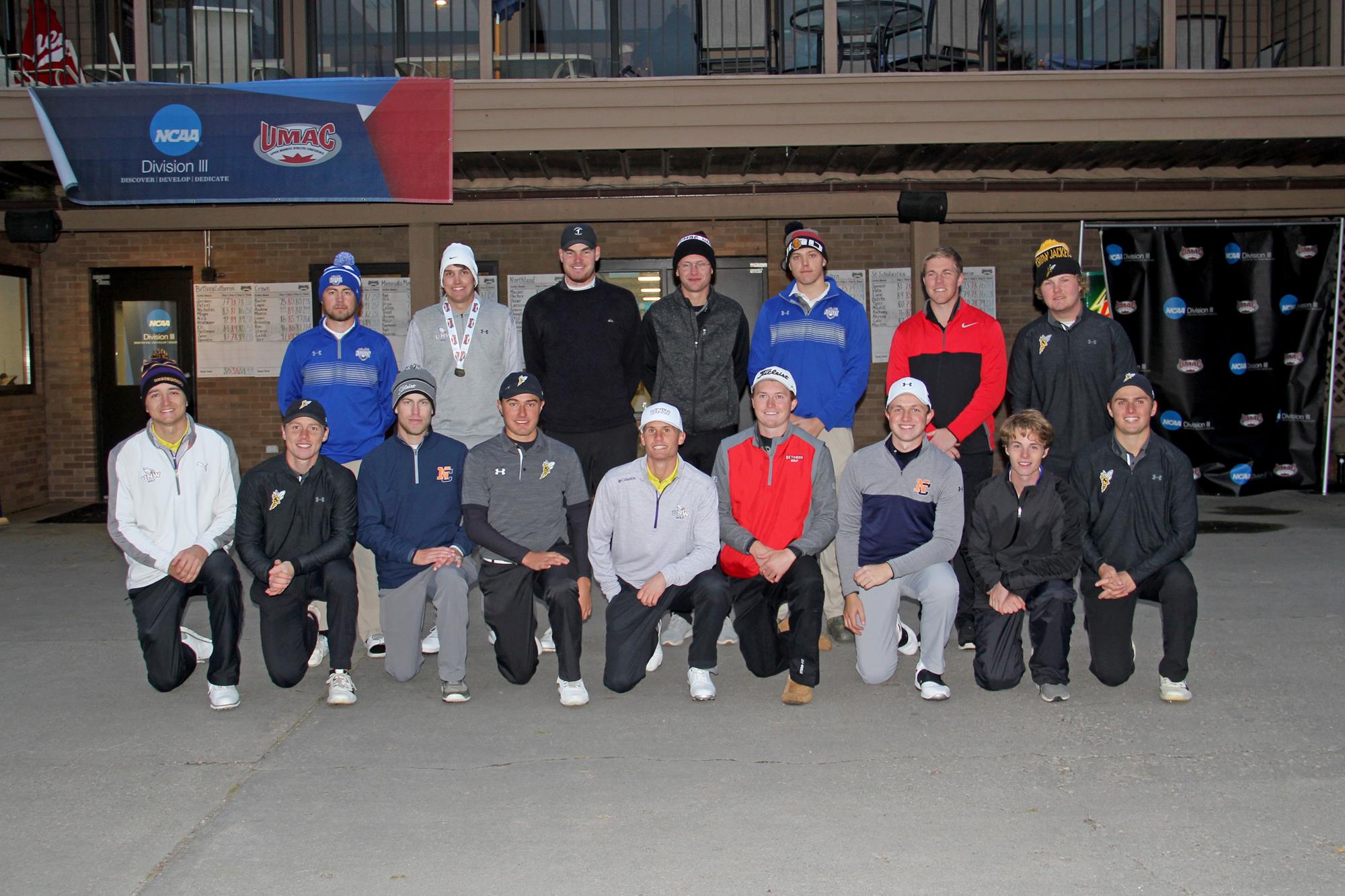 Men's Golf team photo outside of clubhouse at UMAC Tournament