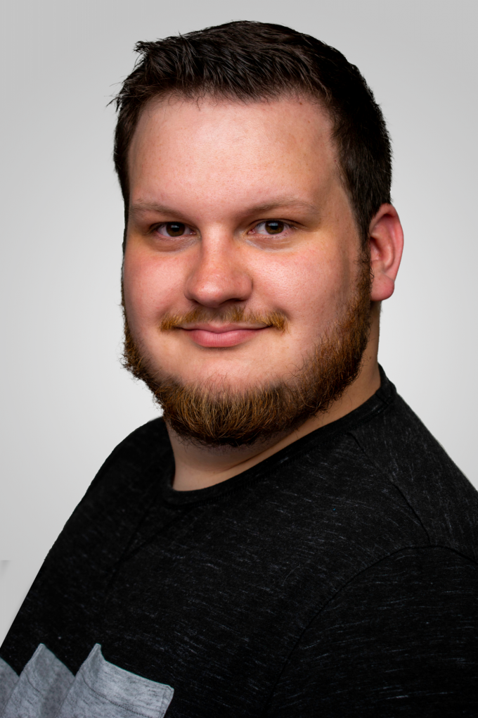 Headshot of alumnus Hayes Schneider