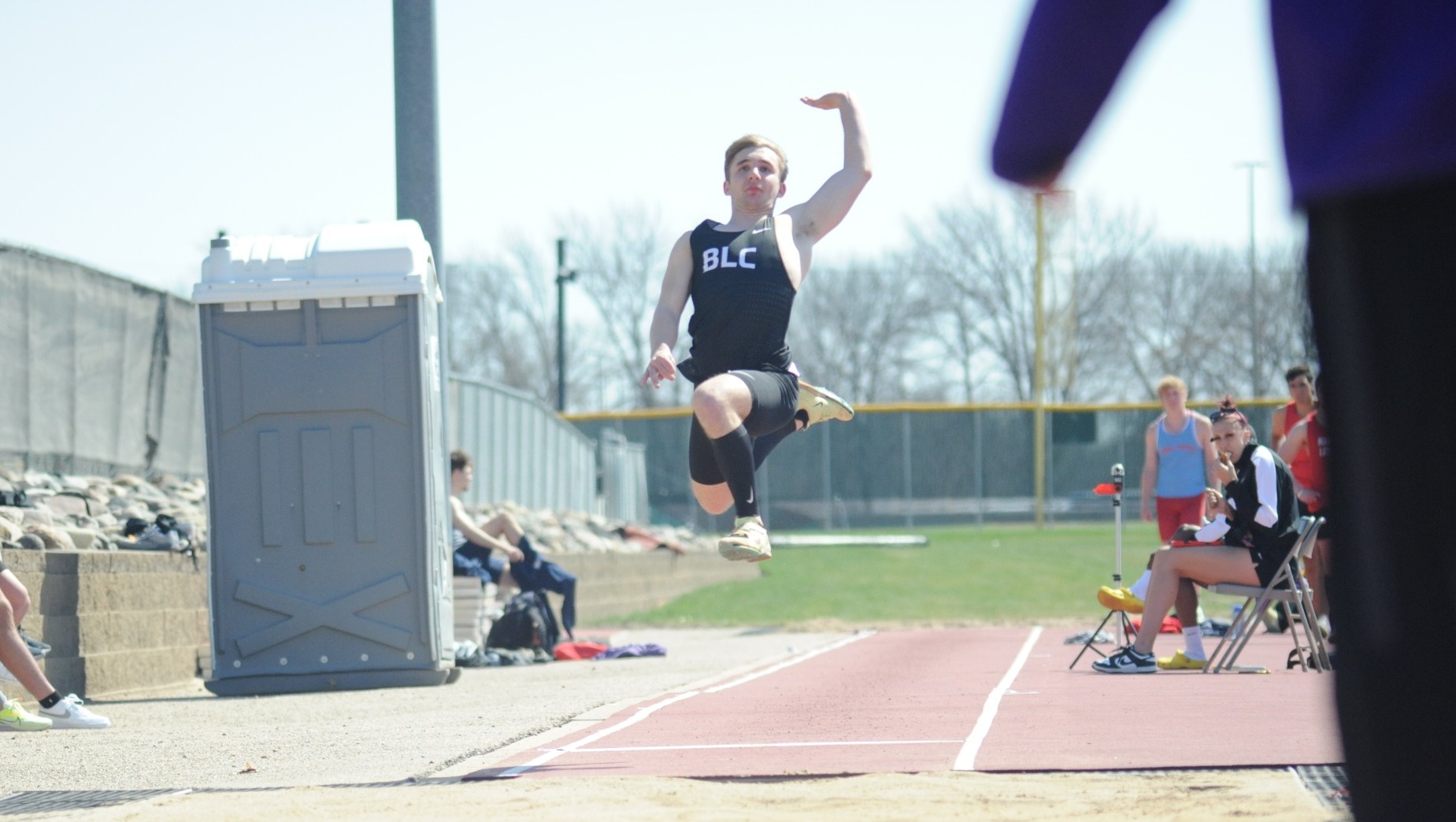 Men's Track and Field Sees Eight Top Ten Finishes at Carleton