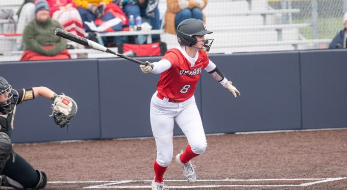 Softball Advances to UMAC Championship After Splitting Pair of Games Saturday