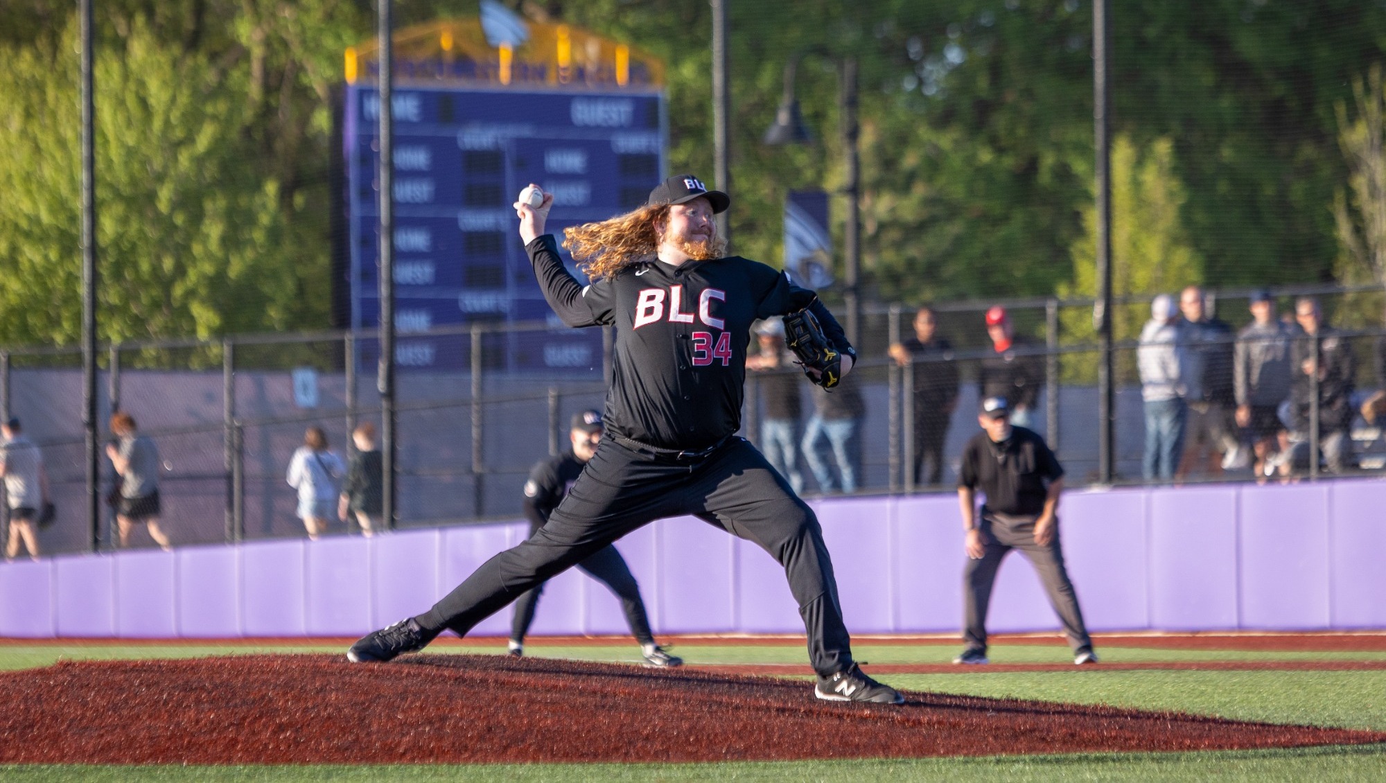 Baseball Falls to Crown in Extra Innings in First Game of UMAC Tournament